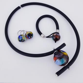 Км0009: Комплект (браслет+колье+серьги) из каучука и муранского стекла черный